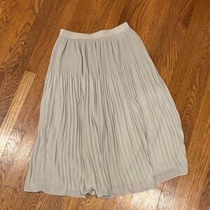 H&M Moss Green Pleated A-Line Skirt
